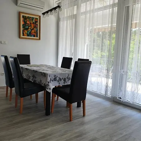Levente Apartment *